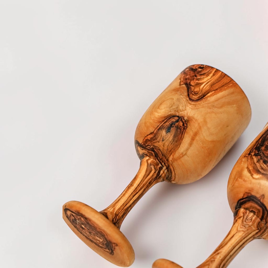 Verre à pied en Bois d’Olivier, vue 3