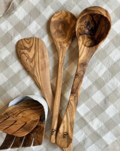 Ustensiles de cuisine en bois d’olivier, vue 2